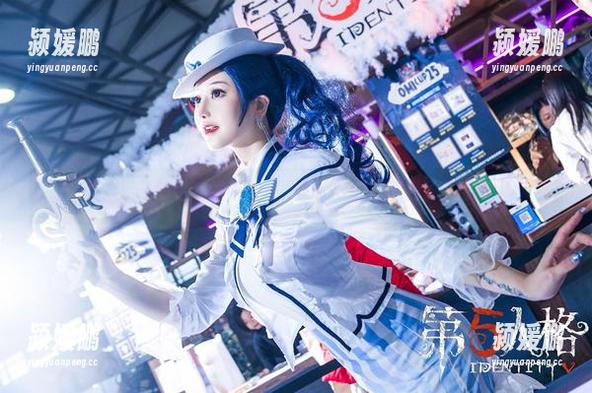 露儿大魔王 露儿大魔王的毛衣照片,今天又让我的审美崩了个底朝天!