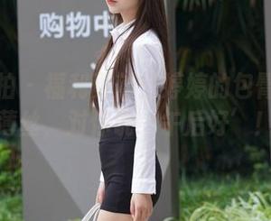 魔镜街拍 – 福利更新：婷婷的包臀灰裙与薄丝，对你说‘午后好’！