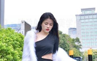 魔镜街拍 – 玲玲的街拍美学：只需一个女人和一场车展的免费套图！