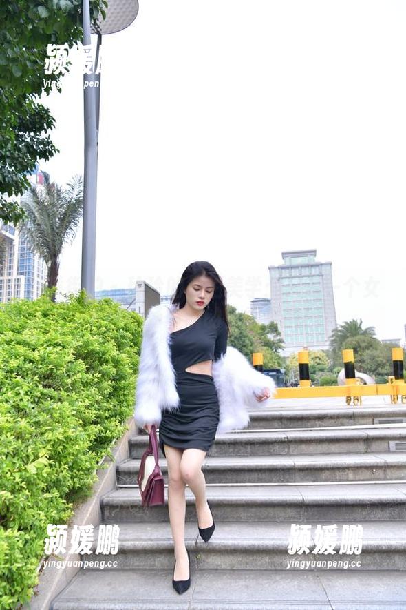 魔镜街拍-玲玲 魔镜街拍 - 玲玲的街拍美学:只需一个女人和一场车展的免费套图!
