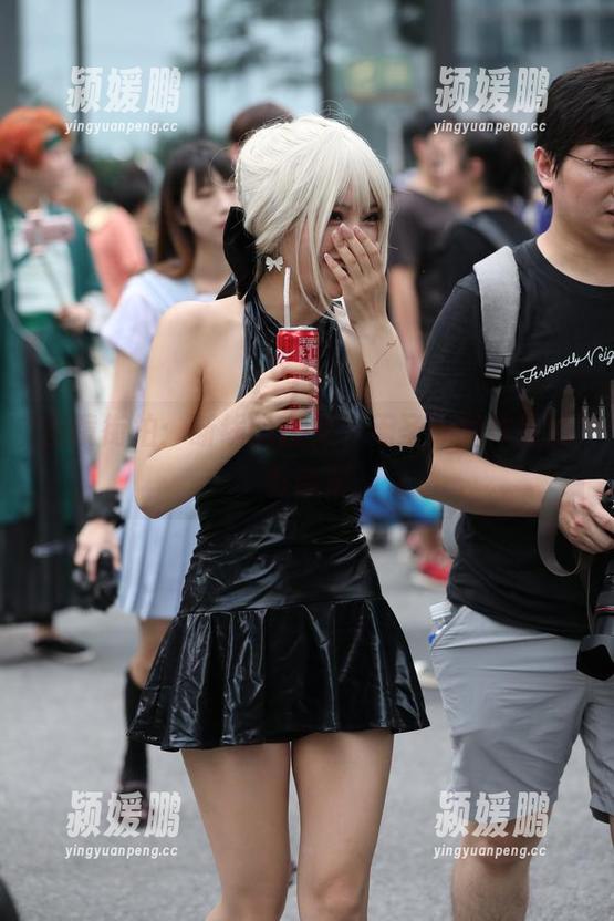 魔镜街拍 魔镜街拍:断线的意义,无圣光的作品如影随形