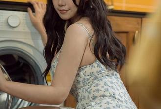 下载麻花麻花酱的“碧蓝妮姬海伦娜”作品集，来看看她是如何把气氛玩到极致的！